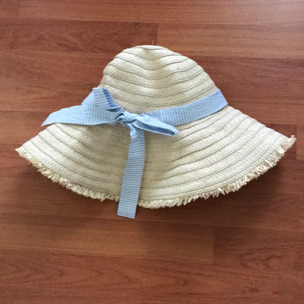 Straw hat with ribbon